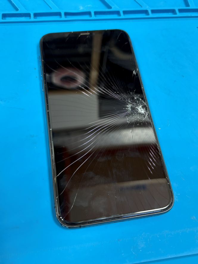 豊川市でiPhone 11 Pro Maxの画面割れ修理ならまちスマ豊川店